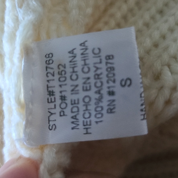 Cable knit Fringe detail cream sweater size small. entro - Picture 8 of 9